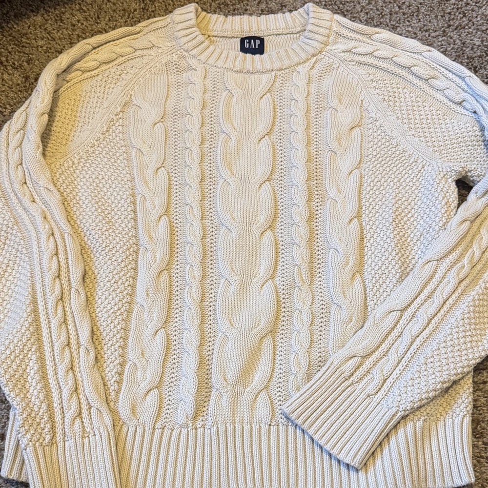 GAP CREAM CABLE KNIT CREWNECK SWEATER